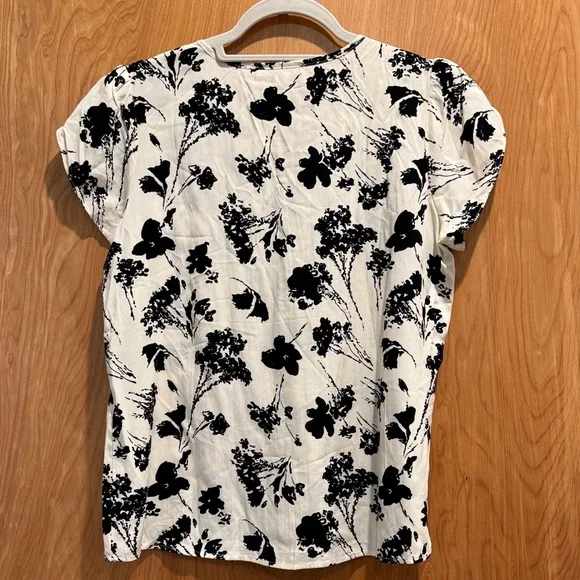 Elegant Black Floral Women's Blouse - Picture 5 of 5